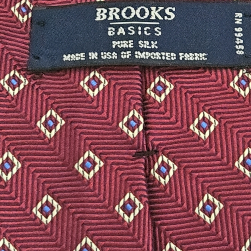 BROOKS BASICS by BROOKS BROTHERS RED SILK TIE MADE IN THE USA